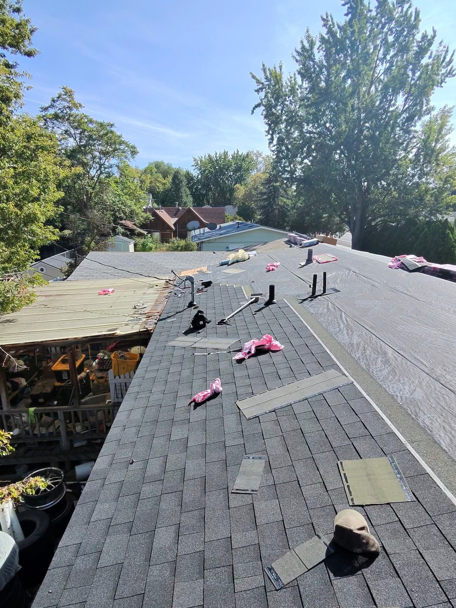 Shingle courses laid with proper staggered offset on a roof under installation